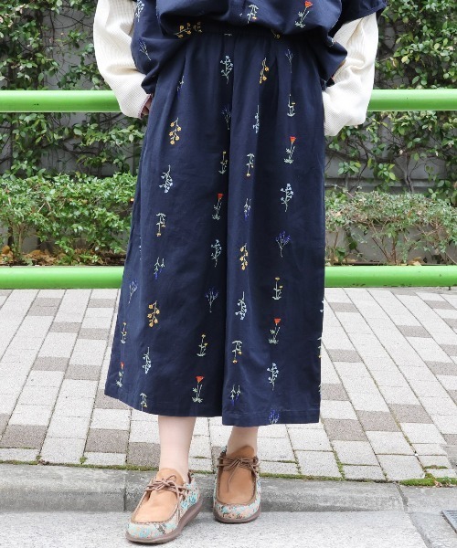 チチカカ（チチカカ）の「フルール刺繍パンツ【WEB限定】（その他パンツ・レディース・ネイビー/ベージュ/グリーン・FREE）」の3枚目の写真