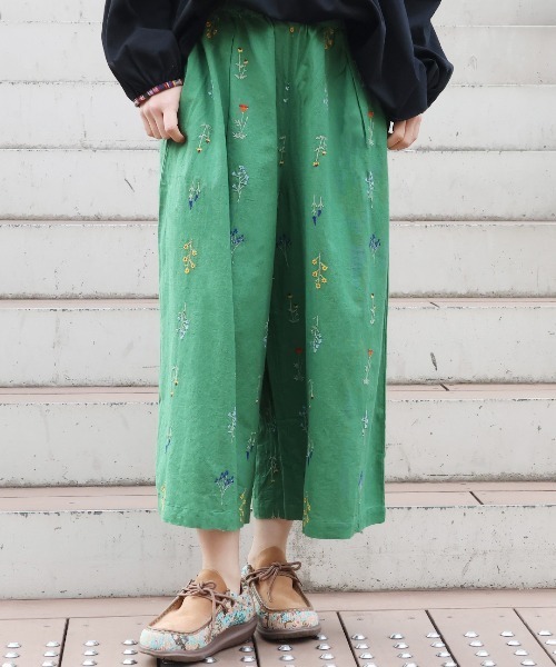 チチカカ（チチカカ）の「フルール刺繍パンツ【WEB限定】（その他パンツ・レディース・ネイビー/ベージュ/グリーン・FREE）」の2枚目の写真