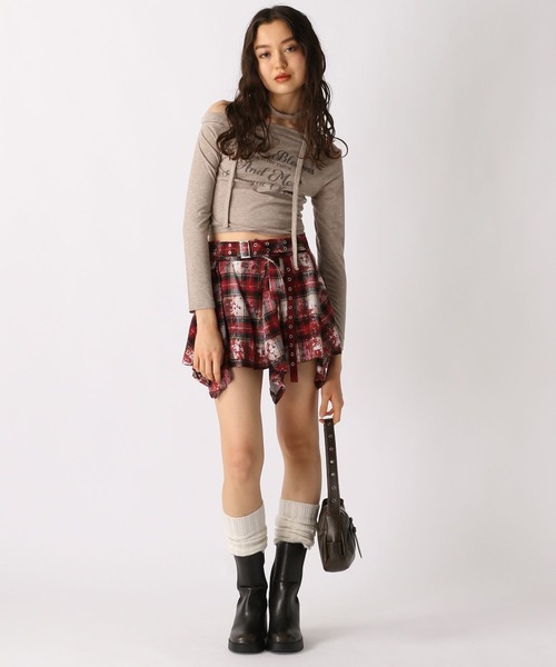 FOREVER 21（フォーエバー トゥエンティーワン）の「【2025SS】アシメチェックミニスカート（スカート・レディース・ベージュ/レッド・FREE）」の7枚目の写真
