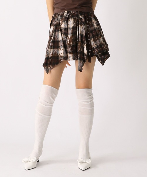 FOREVER 21（フォーエバー トゥエンティーワン）の「【2025SS】アシメチェックミニスカート（スカート・レディース・ベージュ/レッド・FREE）」の14枚目の写真