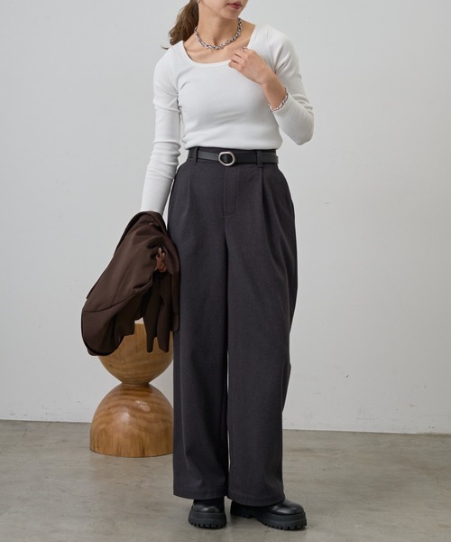 COLONY 2139（コロニートゥーワンスリーナイン）の「スクエアネックリブロングスリーブプルオーバー（Tシャツ/カットソー・レディース・グレイッシュベージュ/ブラック/ブラウン/ホワイト・LARGE/MEDIUM/SMALL）」の22枚目の写真