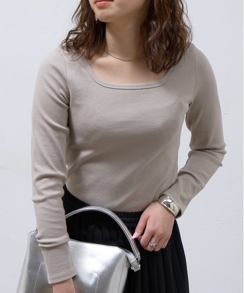 COLONY 2139（コロニートゥーワンスリーナイン）の「スクエアネックリブロングスリーブプルオーバー（Tシャツ/カットソー・レディース・グレイッシュベージュ/ブラック/ブラウン/ホワイト・LARGE/MEDIUM/SMALL）」の18枚目の写真