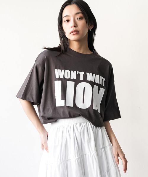 mili an deni(ミリアンデニ)の「半袖ビッグロゴプリントTシャツ(Tシャツ/カットソー・レディース・ブラック/オフホワイト/チャコールグレー・M/L)」の3枚目の写真