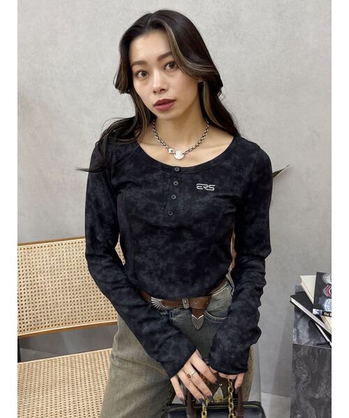 EVRIS(エヴリス)の「ワンポイントヘンリーネックトップス(Tシャツ/カットソー・レディース・ホワイト/レッド/ブラック・FREE)」の15枚目の写真