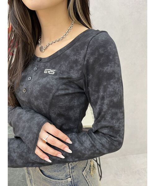 EVRIS(エヴリス)の「ワンポイントヘンリーネックトップス(Tシャツ/カットソー・レディース・ホワイト/レッド/ブラック・FREE)」の17枚目の写真