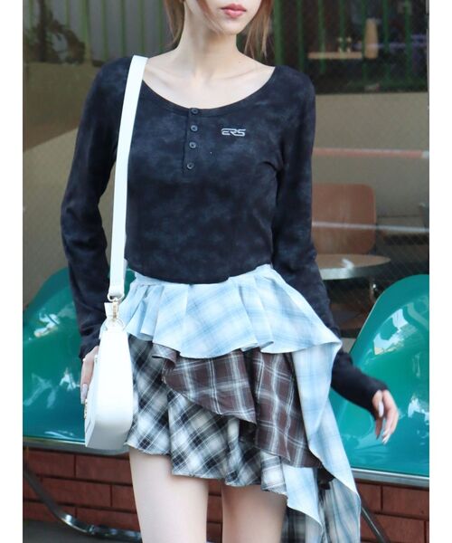 EVRIS(エヴリス)の「ワンポイントヘンリーネックトップス(Tシャツ/カットソー・レディース・ホワイト/レッド/ブラック・FREE)」の21枚目の写真