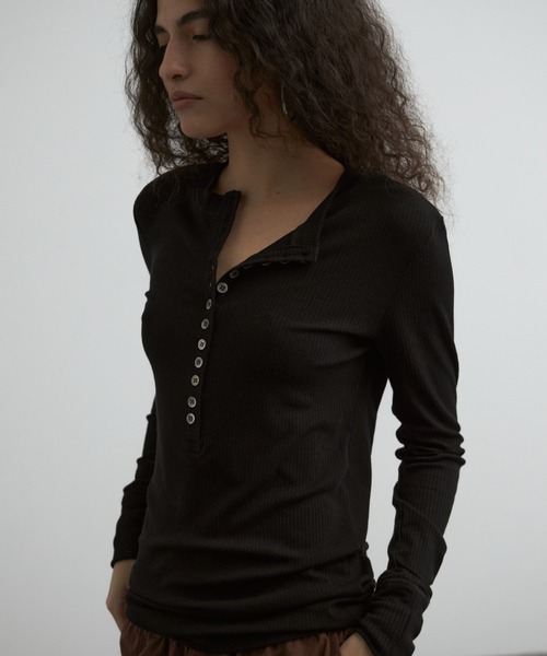 CREDONA（クレドナ）の「TENCEL CASMIRE SILK HENLY TEE/テンセルカシミヤシルクヘンリーティー（Tシャツ/カットソー・レディース・グレー/アイボリー/ブラック・FREE）」の18枚目の写真