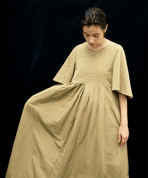 Ray BEAMS（レイビームス）の「RBS / フロント タック バック リボン ワンピース（ワンピース・レディース・ブラック/オリーブ・ONE SIZE）」の6枚目の写真