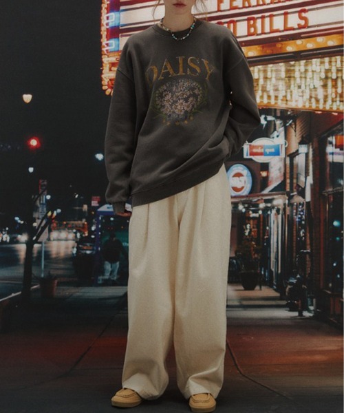 .KOM(ドットコム)の「A'GEM/9 × .kom 『CPGN STUDIO/コンパーニョ』 Daisy Pigment Sweatshirt/デイジーピグメントスウェットシャツ(スウェット・レディース・ブラック/ブルー・M)」の6枚目の写真