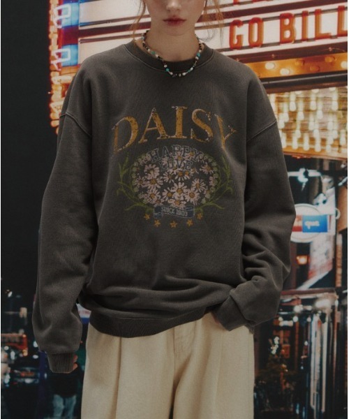 .KOM(ドットコム)の「A'GEM/9 × .kom 『CPGN STUDIO/コンパーニョ』 Daisy Pigment Sweatshirt/デイジーピグメントスウェットシャツ(スウェット・レディース・ブラック/ブルー・M)」の5枚目の写真