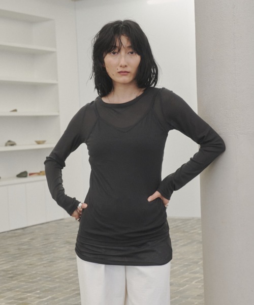 Lutim by u(ルチバイユー)の「Sheer rib layered Tunic / レイヤードチュニック(Tシャツ/カットソー・レディース・チャコールグレー/オフホワイト/グレイッシュベージュ・FREE)」の2枚目の写真