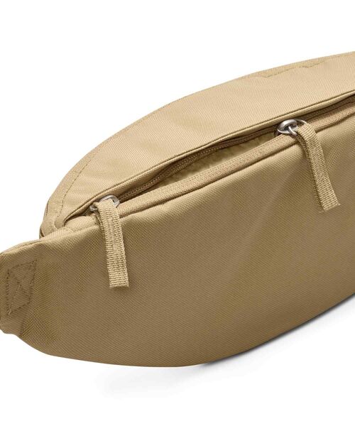 NIKE(ナイキ)の「ナイキ ヘリテージ ウエストパック (3L) / Nike Heritage Waistpack (3L) DB0490-297 Parachute Beige(ボディバッグ/ウエストポーチ・メンズ・ベージュ・ONE SIZE)」の2枚目の写真