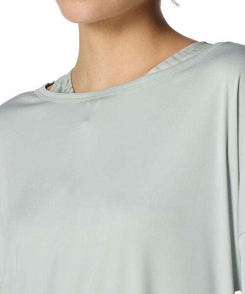 UNDER ARMOUR（アンダーアーマー）の「UAラッシュ ガード ロングスリーブ クルー（トレーニング/レディース）（水着・レディース・カーキ系・M/S/XL/L）」の4枚目の写真