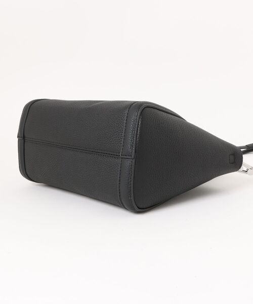 NiiNa(ニーナ)の「【 NiiNa / ニーナ 】高品質牛革 2way ミディアムバケットバッグ(インナーポーチ付き)(ショルダーバッグ・レディース・ブラック/グレイッシュベージュ・FREE)」の19枚目の写真
