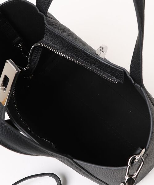 NiiNa(ニーナ)の「【 NiiNa / ニーナ 】高品質牛革 2way ミディアムバケットバッグ(インナーポーチ付き)(ショルダーバッグ・レディース・ブラック/グレイッシュベージュ・FREE)」の20枚目の写真
