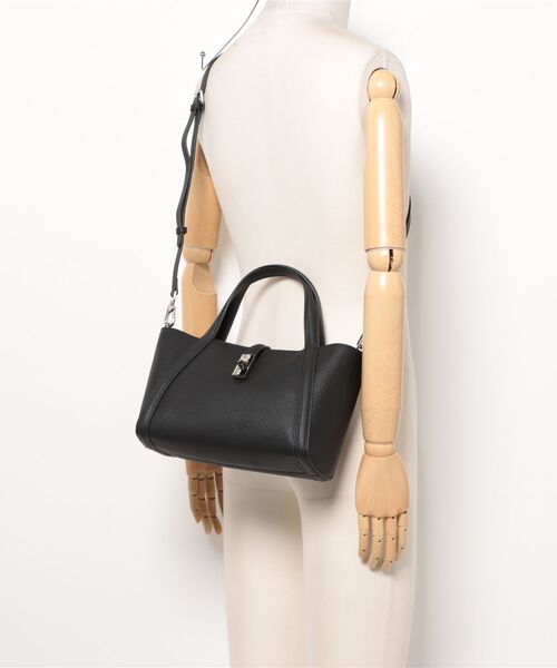 NiiNa(ニーナ)の「【 NiiNa / ニーナ 】高品質牛革 2way ミディアムバケットバッグ(インナーポーチ付き)(ショルダーバッグ・レディース・ブラック/グレイッシュベージュ・FREE)」の22枚目の写真