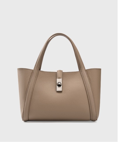 NiiNa(ニーナ)の「【 NiiNa / ニーナ 】高品質牛革 2way ミディアムバケットバッグ(インナーポーチ付き)(ショルダーバッグ・レディース・ブラック/グレイッシュベージュ・FREE)」の15枚目の写真