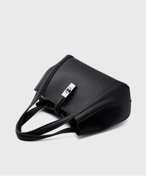 NiiNa(ニーナ)の「【 NiiNa / ニーナ 】高品質牛革 2way ミディアムバケットバッグ(インナーポーチ付き)(ショルダーバッグ・レディース・ブラック/グレイッシュベージュ・FREE)」の17枚目の写真