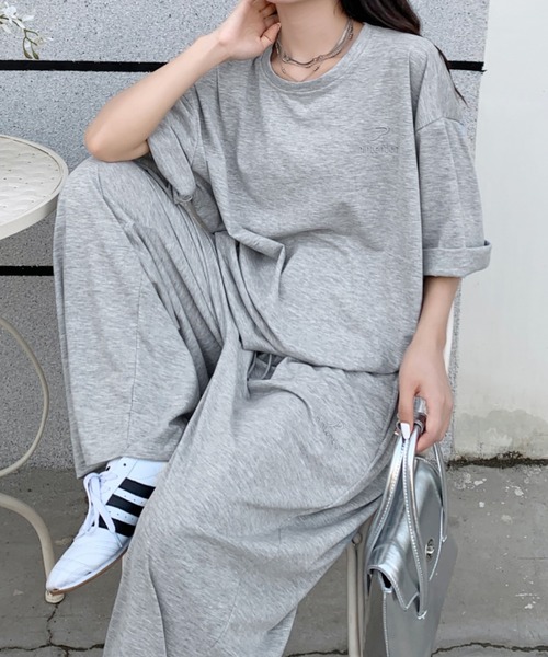 SHEENA(シーナ)の「【セットアップ】ワンポイント刺繍ロゴオーバーサイズTシャツ×ゆったりイージーワイドパンツ/2点SET(セットアップ・レディース・ベージュ/ブラック/グレー・M)」の7枚目の写真