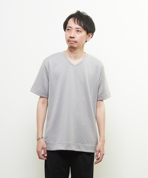 MEN'S MELROSE(メンズメルローズ)の「ジオメトリックブリスターVネックハーフスリーブTシャツ(Tシャツ/カットソー・メンズ・グレー/ベージュ/ホワイト・3/4/2)」の19枚目の写真