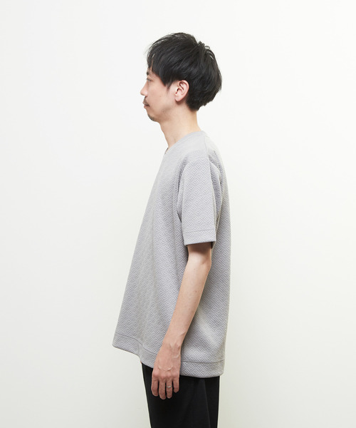 MEN'S MELROSE(メンズメルローズ)の「ジオメトリックブリスターVネックハーフスリーブTシャツ(Tシャツ/カットソー・メンズ・グレー/ベージュ/ホワイト・3/4/2)」の18枚目の写真