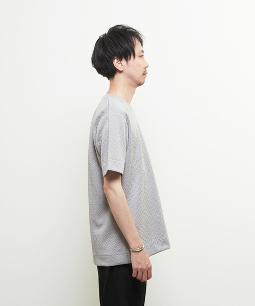 MEN'S MELROSE(メンズメルローズ)の「ジオメトリックブリスターVネックハーフスリーブTシャツ(Tシャツ/カットソー・メンズ・グレー/ベージュ/ホワイト・3/4/2)」の16枚目の写真