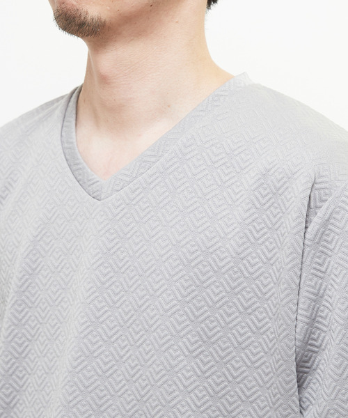 MEN'S MELROSE(メンズメルローズ)の「ジオメトリックブリスターVネックハーフスリーブTシャツ(Tシャツ/カットソー・メンズ・グレー/ベージュ/ホワイト・3/4/2)」の15枚目の写真