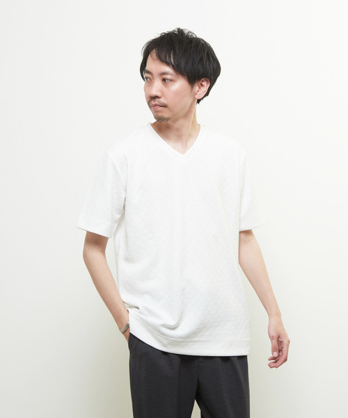 MEN'S MELROSE(メンズメルローズ)の「ジオメトリックブリスターVネックハーフスリーブTシャツ(Tシャツ/カットソー・メンズ・グレー/ベージュ/ホワイト・3/4/2)」の13枚目の写真