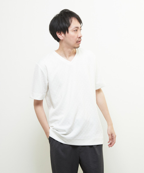MEN'S MELROSE(メンズメルローズ)の「ジオメトリックブリスターVネックハーフスリーブTシャツ(Tシャツ/カットソー・メンズ・グレー/ベージュ/ホワイト・3/4/2)」の12枚目の写真