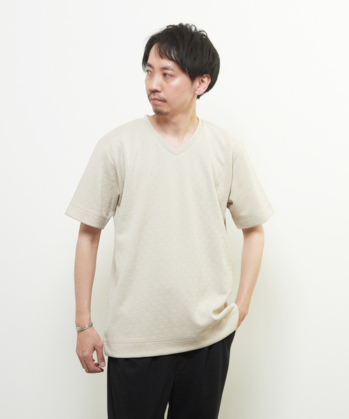 MEN'S MELROSE(メンズメルローズ)の「ジオメトリックブリスターVネックハーフスリーブTシャツ(Tシャツ/カットソー・メンズ・グレー/ベージュ/ホワイト・3/4/2)」の7枚目の写真