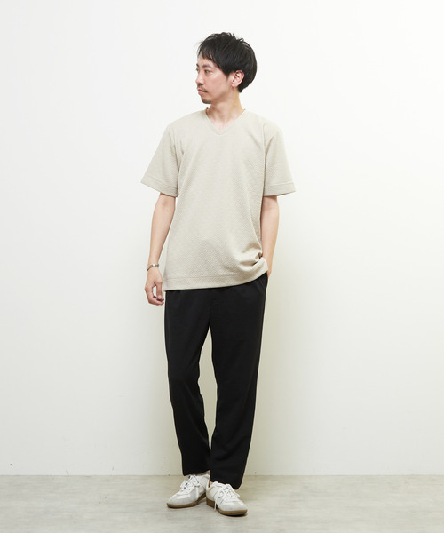 MEN'S MELROSE(メンズメルローズ)の「ジオメトリックブリスターVネックハーフスリーブTシャツ(Tシャツ/カットソー・メンズ・グレー/ベージュ/ホワイト・3/4/2)」の4枚目の写真