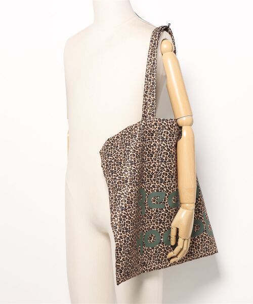 FOREVER 21（フォーエバー トゥエンティーワン）の「【Reebok（リーボック）】ロゴトートバッグ（トートバッグ・レディース・ピンク/レオパード・FREE）」の15枚目の写真