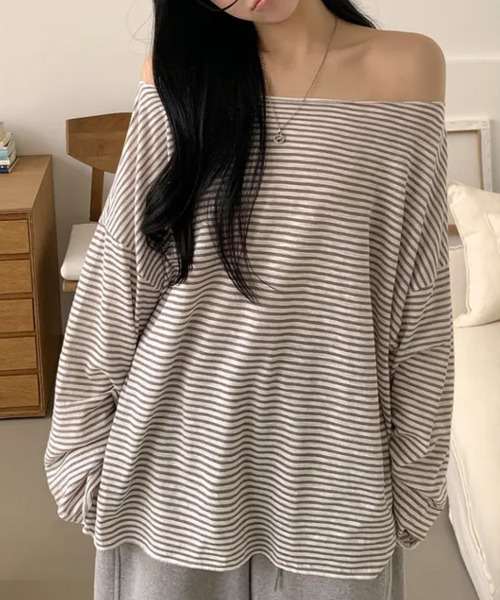 VIVID LADY（ビビッドレディー）の「オフショルダー ボーダー ロンT（Tシャツ/カットソー・レディース・ブラック/ネイビー/カーキ・FREE）」の14枚目の写真