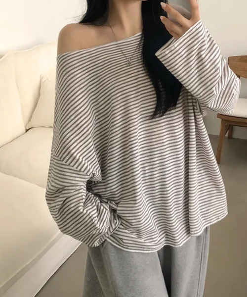 VIVID LADY（ビビッドレディー）の「オフショルダー ボーダー ロンT（Tシャツ/カットソー・レディース・ブラック/ネイビー/カーキ・FREE）」の15枚目の写真