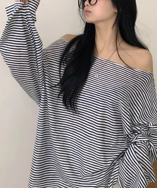 VIVID LADY（ビビッドレディー）の「オフショルダー ボーダー ロンT（Tシャツ/カットソー・レディース・ブラック/ネイビー/カーキ・FREE）」の7枚目の写真