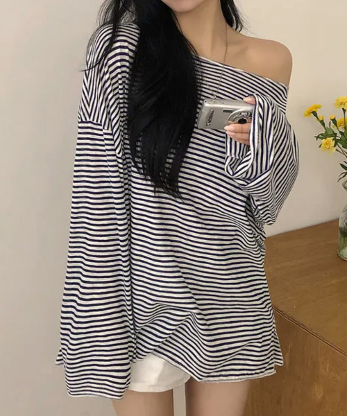 VIVID LADY（ビビッドレディー）の「オフショルダー ボーダー ロンT（Tシャツ/カットソー・レディース・ブラック/ネイビー/カーキ・FREE）」の17枚目の写真
