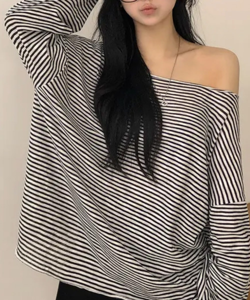 VIVID LADY（ビビッドレディー）の「オフショルダー ボーダー ロンT（Tシャツ/カットソー・レディース・ブラック/ネイビー/カーキ・FREE）」の9枚目の写真