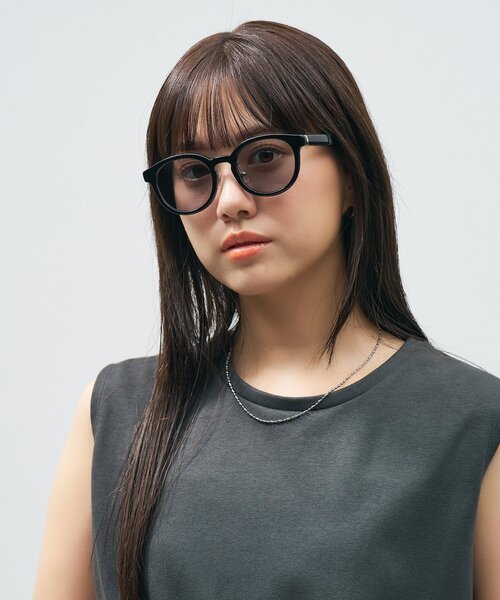 UNITED ARROWS(ユナイテッドアローズ)の「Zoff|UNITED ARROWS ボストン型 サングラス|ユナイテッドアローズ|カラーレンズ|黒縁 クリアフレーム|UVカット 紫外線対策(サングラス・レディース・ブラウン系その他5/ピンク/ベージュ/ブラック・FREE)」の8枚目の写真