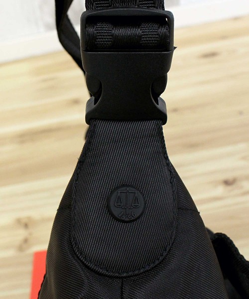 HUNTER（ハンター）の「ナイロンミニトップクリップトート ショルダーバッグ Nylon Mini Top Clip Tote（ショルダーバッグ・レディース・ブラック・ONE SIZE）」の12枚目の写真