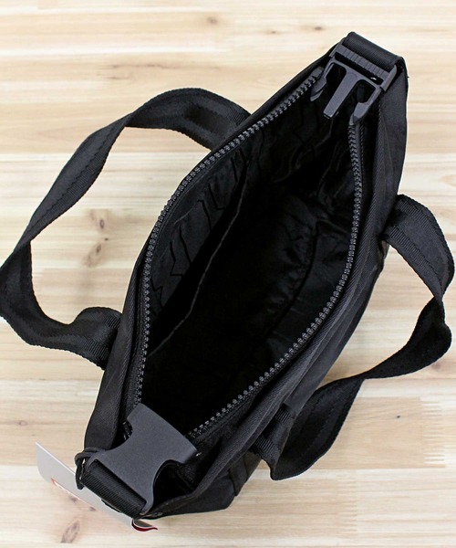 HUNTER（ハンター）の「ナイロンミニトップクリップトート ショルダーバッグ Nylon Mini Top Clip Tote（ショルダーバッグ・レディース・ブラック・ONE SIZE）」の11枚目の写真