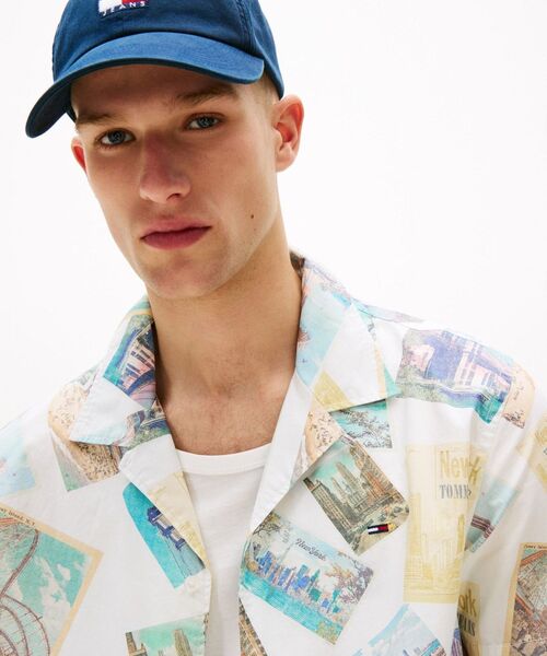 tommy jeans（トミー ジーンズ）の「オールオーバープリントポプリンキャンプシャツ（シャツ/ブラウス・メンズ・ホワイト・LARGE/MEDIUM/SMALL/X-LARGE）」の2枚目の写真