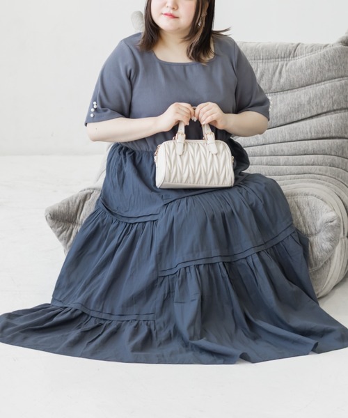 CLETTE(クレット)の「タックティアードドッキングワンピース(ワンピース・レディース・ブルー/ブラック/サンドグレー・4L/3L/LL)」の19枚目の写真