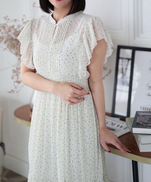 Ruwan yu(ルワンユー)の「ピンクタックプリーツワンピース【大きいサイズ対応】(ワンピース・レディース・ホワイト・4L/3L/LL/L)」の2枚目の写真