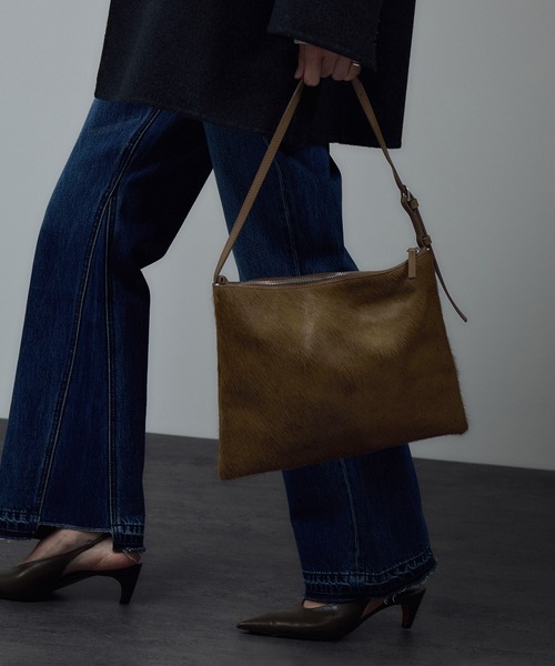 SALON adam et rope'（サロン アダム エ ロペ）の「【W S（ドゥーブル）】へアリーカウレザーバッグ / ハンドバッグ（ショルダーバッグ・レディース・ブラウン/ベージュ・FREE）」の4枚目の写真