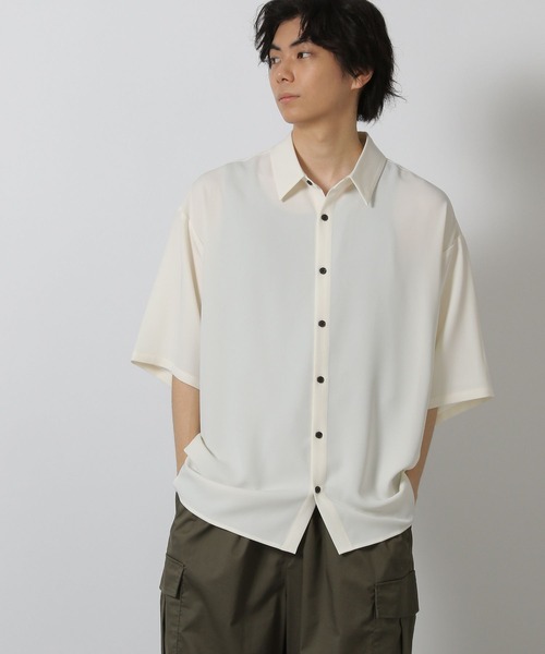 LAKOLE（ラコレ）の「イージークリーン半袖シャツ / 578553（シャツ/ブラウス・メンズ・ホワイト/グリーン/チャコールグレー・MEDIUM/LARGE）」の2枚目の写真