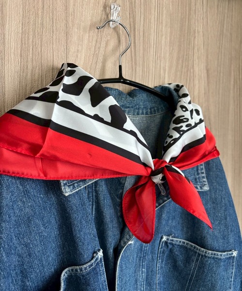 ARTIFICIAL SWEETENER(アーティフィシャル スウィートナー)の「【 ARTIFICIAL SWEETENER 】シルクタッチレオパードスカーフ(バンダナ/スカーフ・レディース・ベージュ系1/ブラウン系1/レッド系1/ブラック×ホワイト/グレー系1/イエロー系1・ONESIZE)」の14枚目の写真