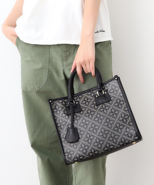 LAURA ASHLEY(ローラアシュレイ)の「【牛革/ショルダーベルト付き/Sサイズ】ミスタージョーンズ柄 バッグ(トートバッグ・レディース・ネイビー系/ブラック系・00)」の2枚目の写真