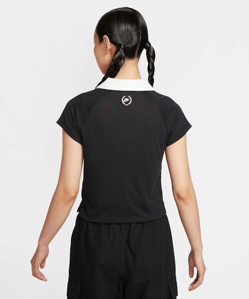 NIKE(ナイキ)の「ナイキ スポーツウェア ウィメンズ スリム レトロ ポロ トップ / Nike Sportswear Women's Slim Retro Polo Top IH8503-010 Black(ポロシャツ・レディース・ブラック・L/M/S/XL/XS)」の2枚目の写真