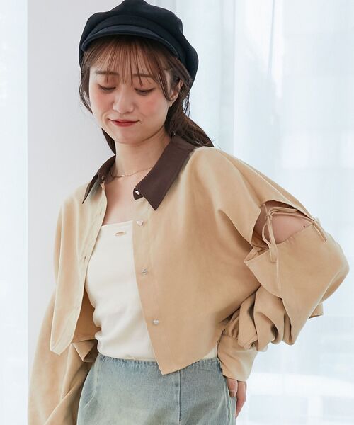 MAJESTIC LEGON(マジェスティックレゴン)の「オープンショルダーショートシャツ(シャツ/ブラウス・レディース・ベージュ/キャメル/ブラック系その他/グレー系その他・MEDIUM)」の1枚目の写真