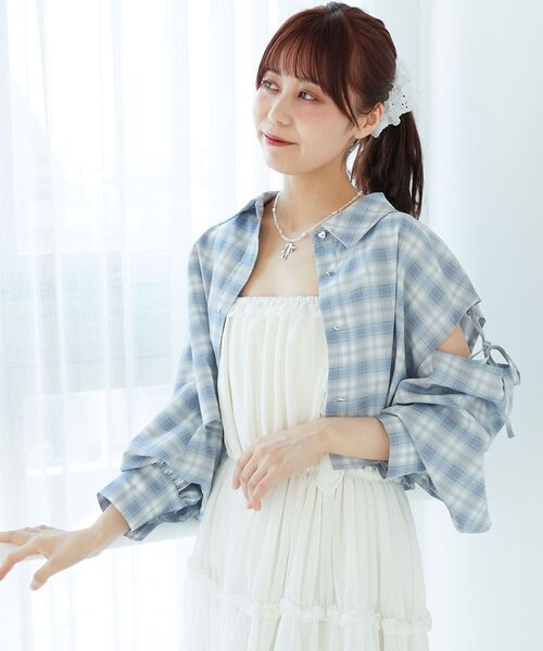 MAJESTIC LEGON(マジェスティックレゴン)の「オープンショルダーショートシャツ(シャツ/ブラウス・レディース・ベージュ/キャメル/ブラック系その他/グレー系その他・MEDIUM)」の16枚目の写真